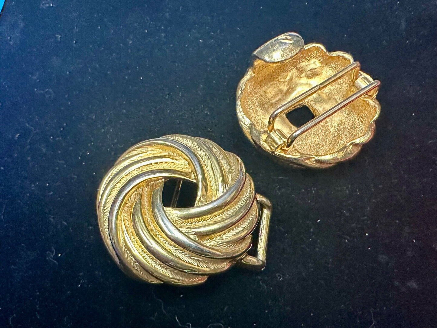 Two piece Round Swirl Interlocking gold color belt buckle by Douglas Paquette