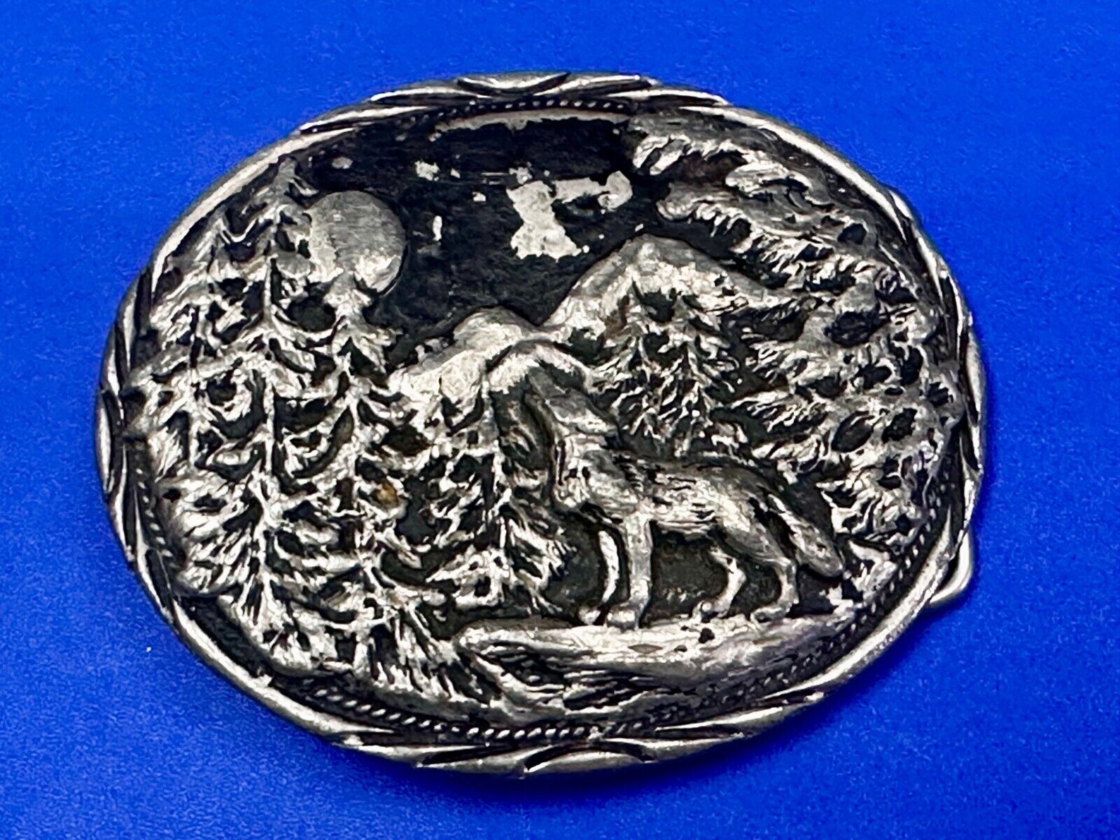Alaska Wolf Howling at the Moon Vintage SSI Diamond Cut Belt Buckle Handmade USA