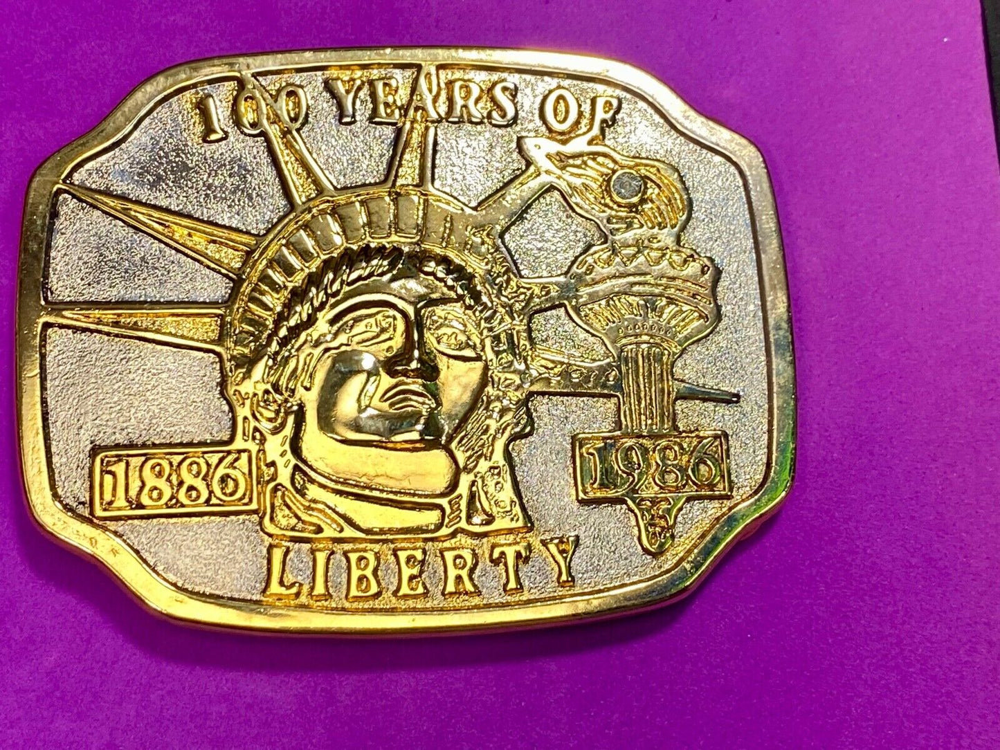 100 YEARS OF LADY LIBERTY USA Patriotic Silver & Gold Tone belt buckle 