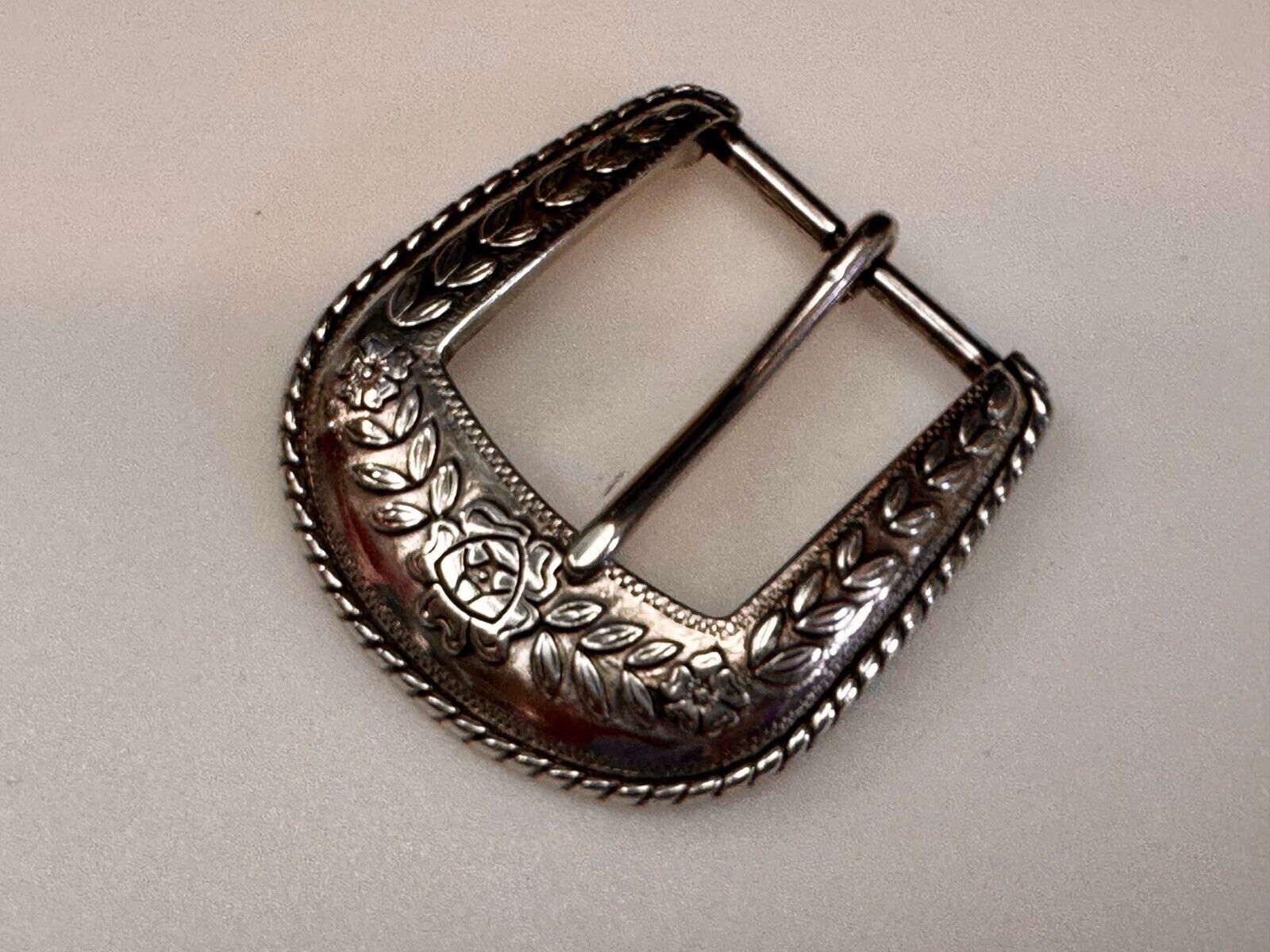 Ariat 2006 Ranger Style Detailed Flower Swirl Rope Outlined Belt Buckle
