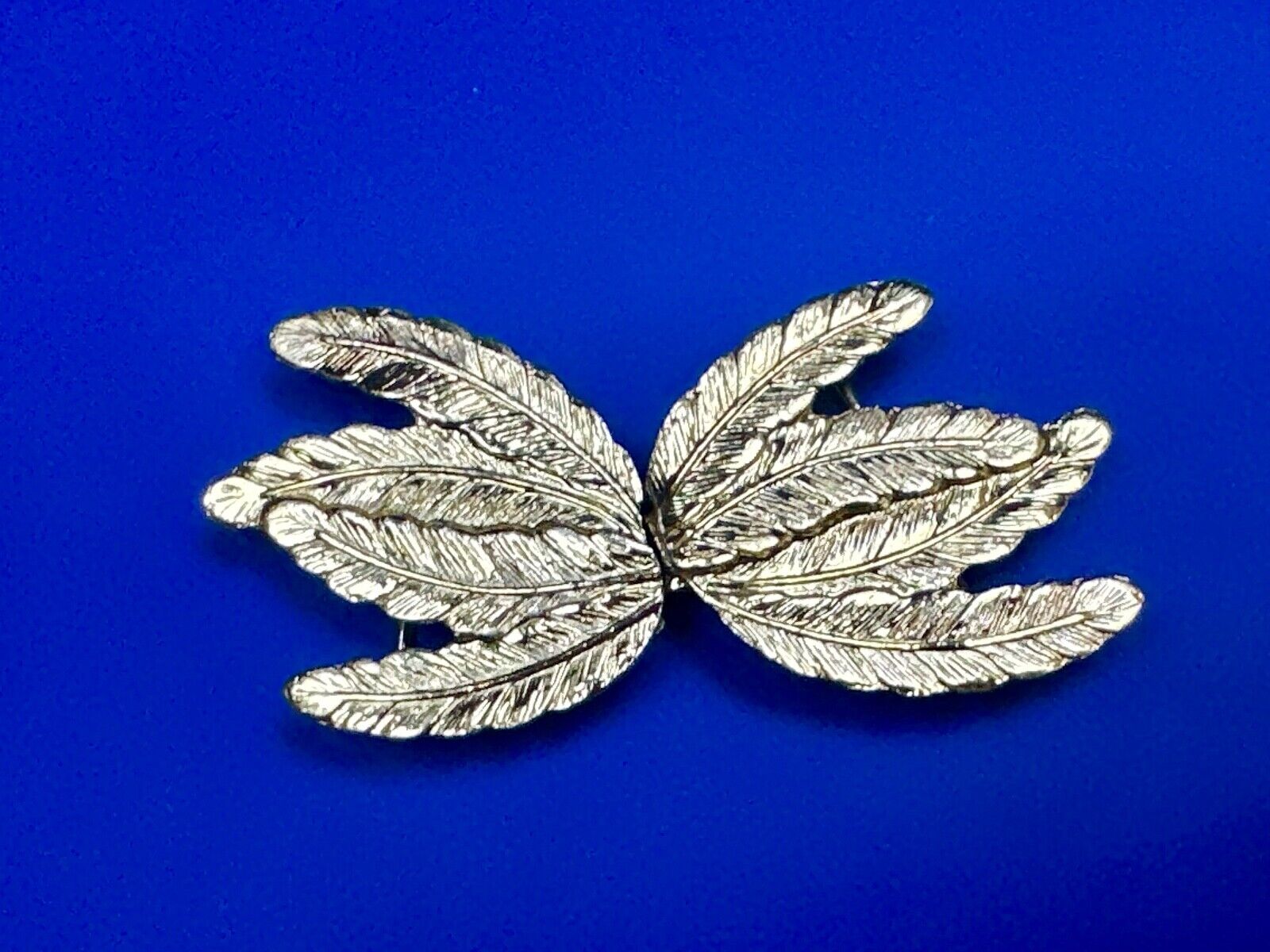Two piece Leaf Pattern Interlocking white or light gold color belt buckle