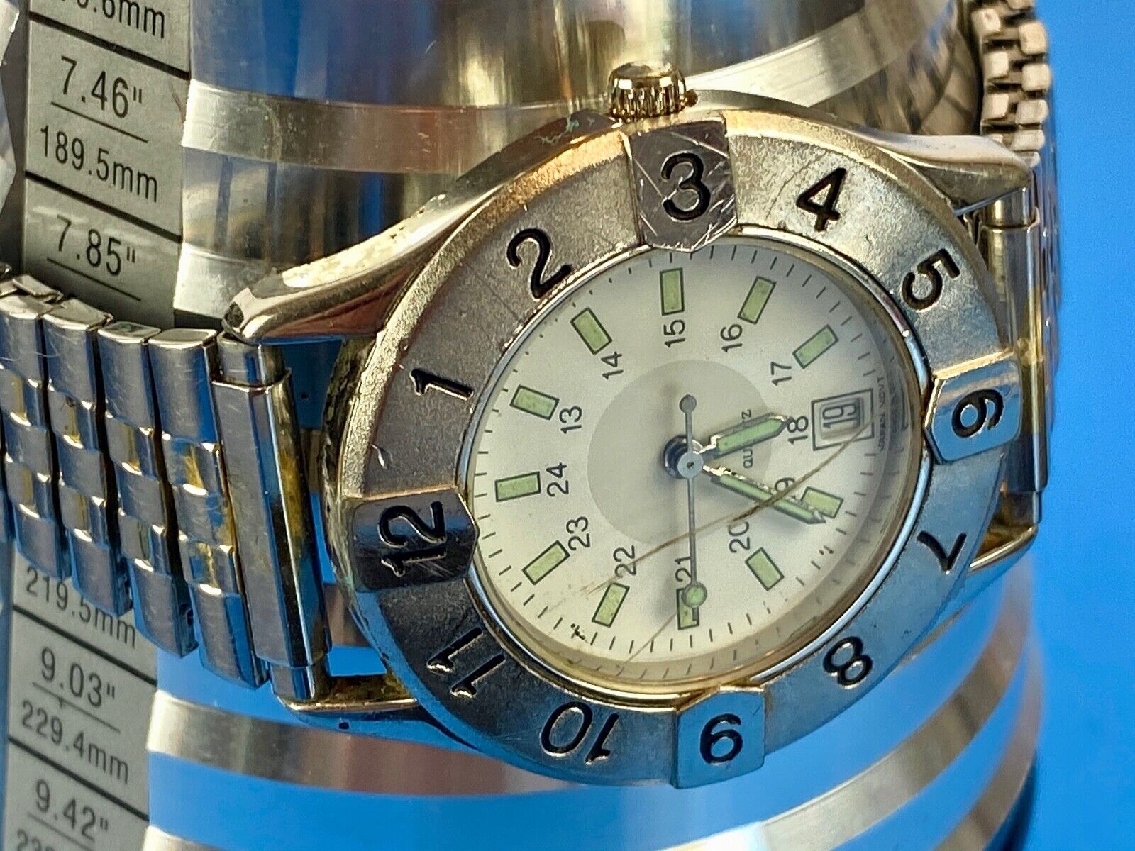 Avon 1" Wide Silver Tone Watch With Date  - Fresh Battery. - Unique Shape 