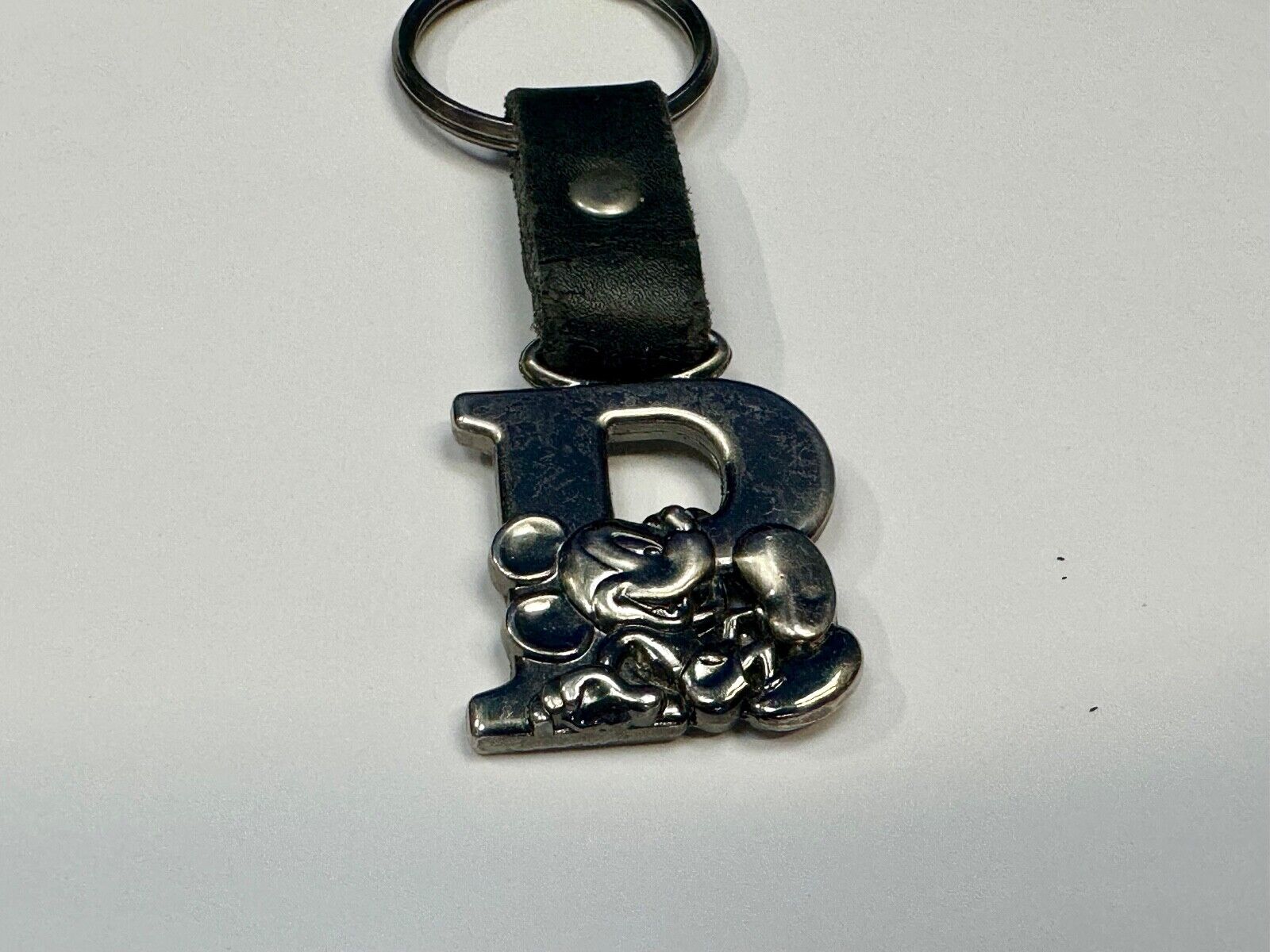VINTAGE LETTER INITIAL P or B MICKEY MOUSE DISNEY KEYCHAIN LEATHER FOB
