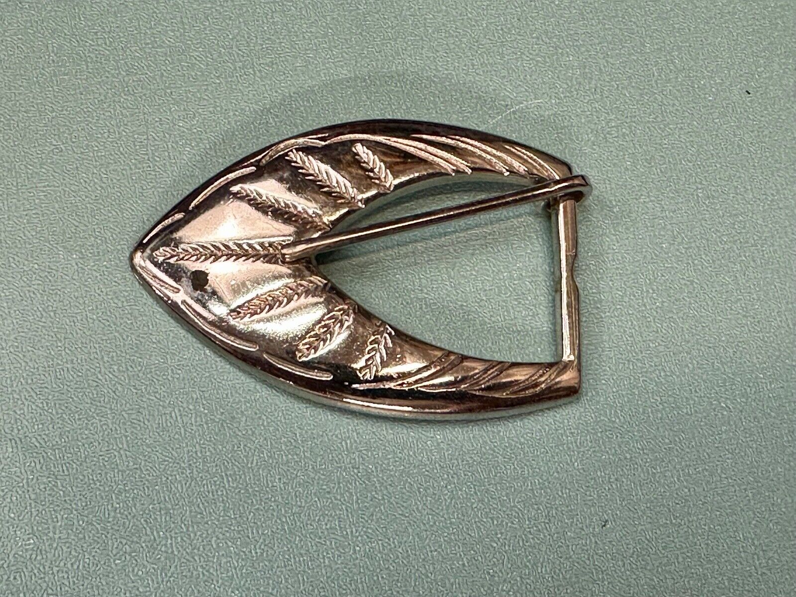 Vintage gold tone pointed Triangle Leaf theme replacement belt buckle