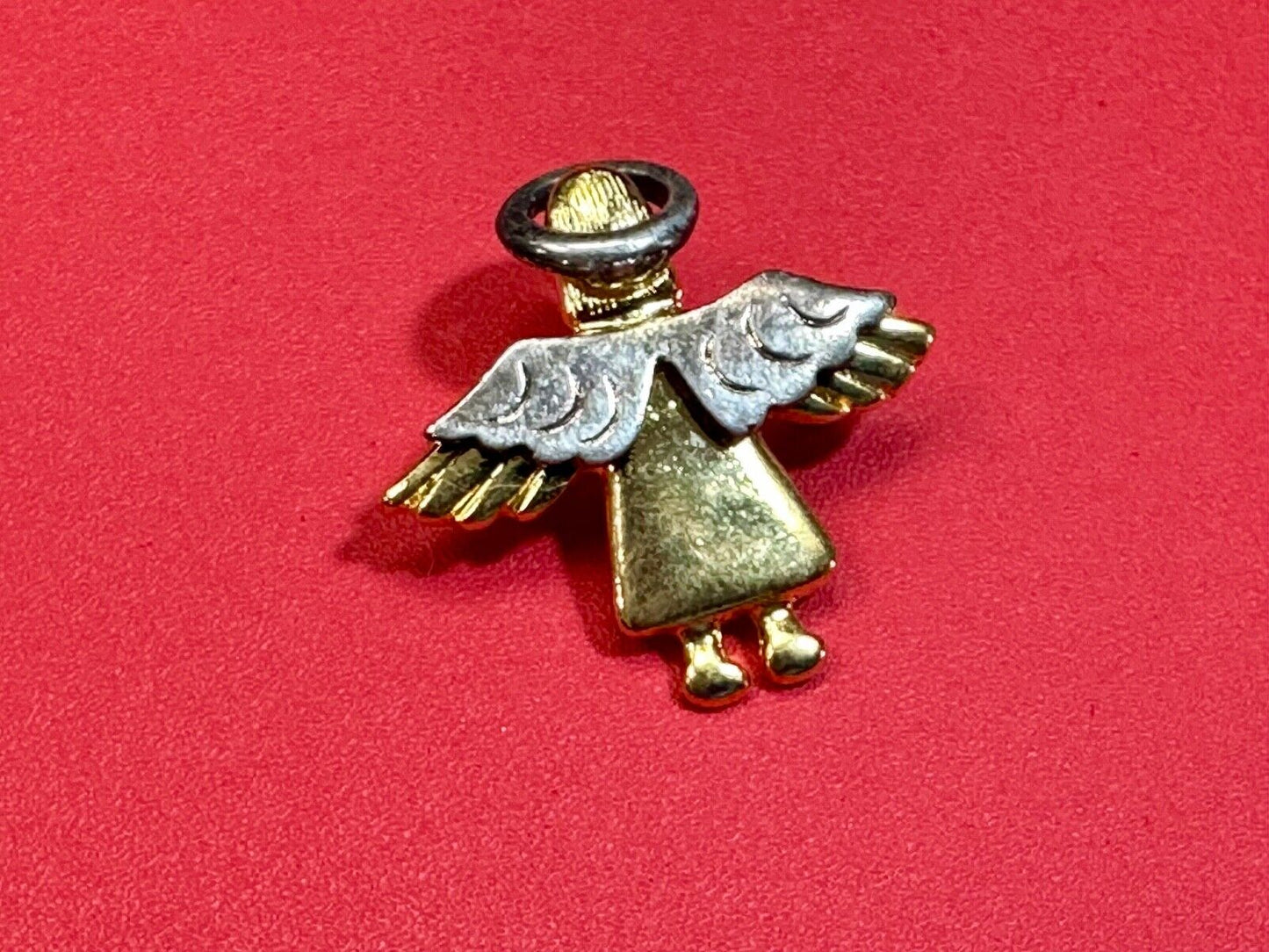 Angel Flying Away!   Vintage two tone Adorable small Vintage pin brooch