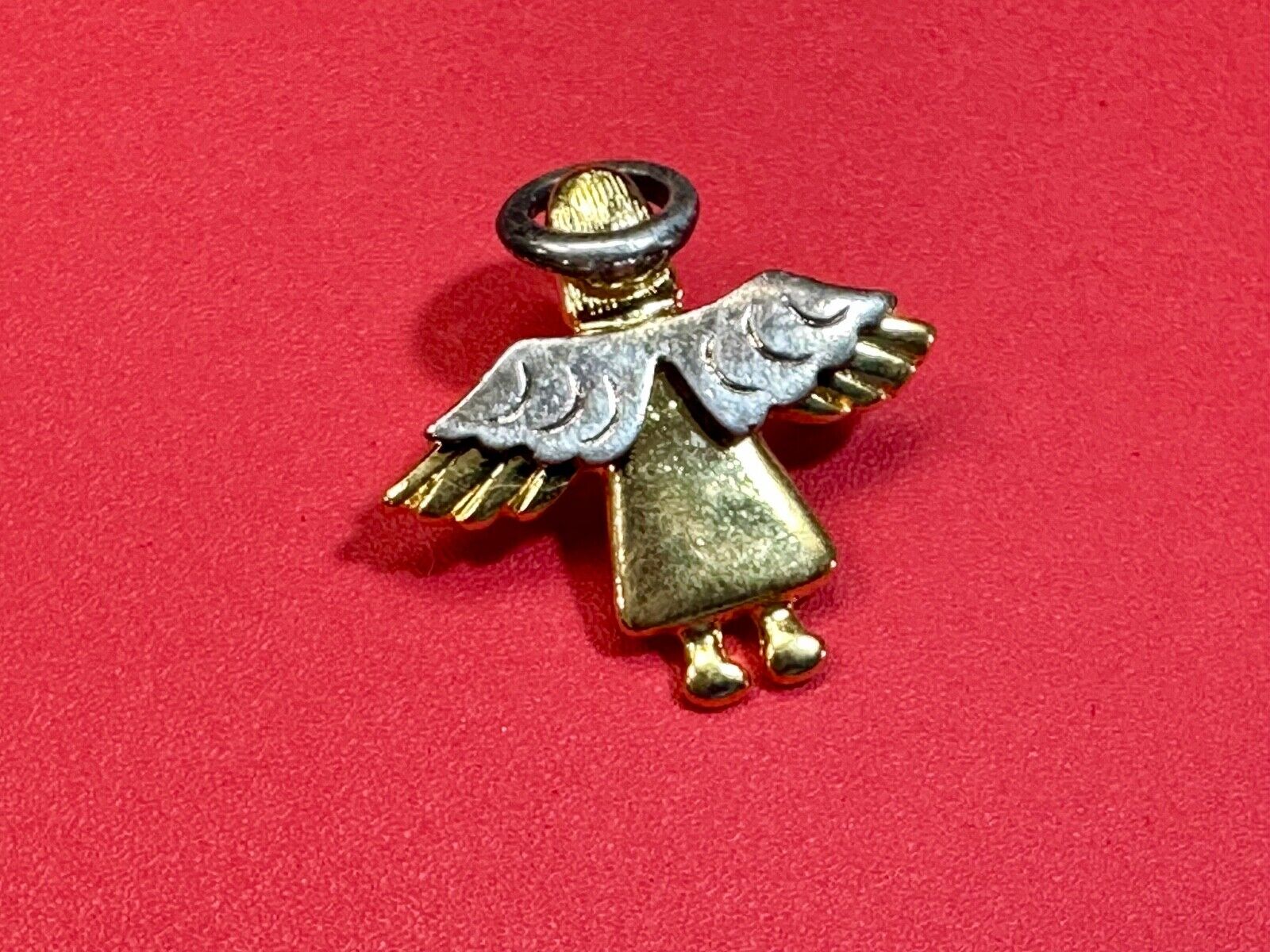 Angel Flying Away!   Vintage two tone Adorable small Vintage pin brooch