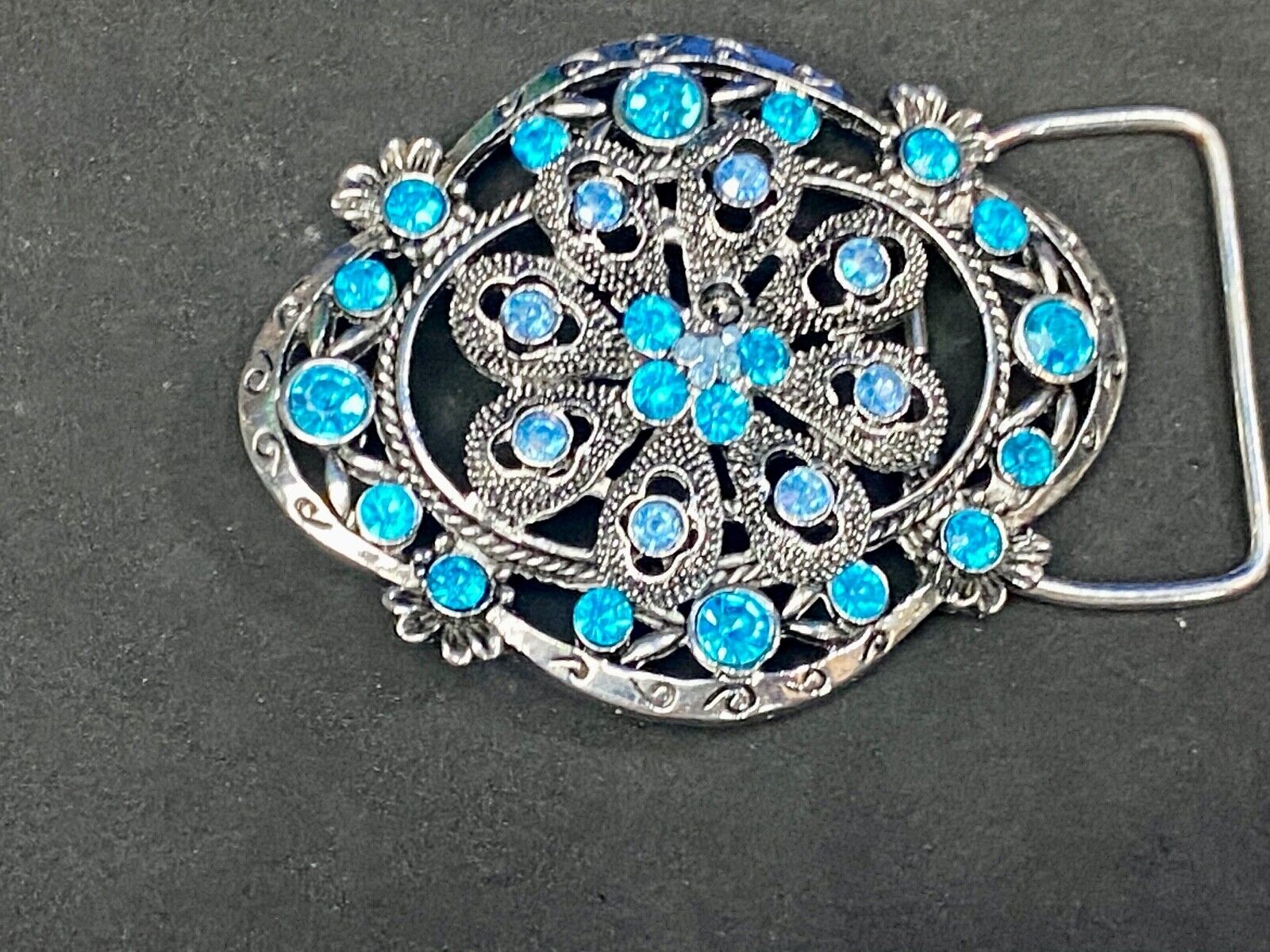 BEAUTIFUL BLUE rhinestones mounted in oval shaped flower theme belt buckle 