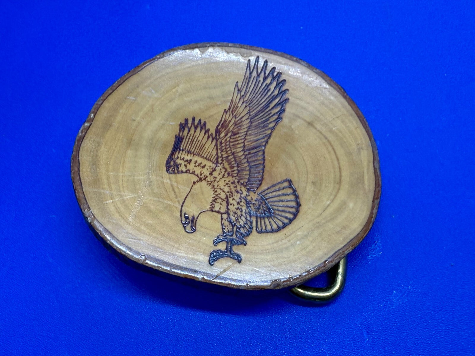 American Bald Eagle Hunting Diving Etching Picture On Wood Log Belt Buckle