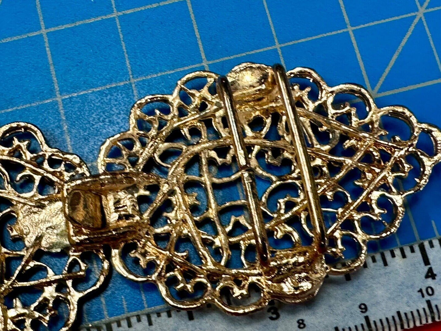 2 Pc interlocking Ribbon Filigree Open Cut-Out Gold Tone Small Belt Buckle