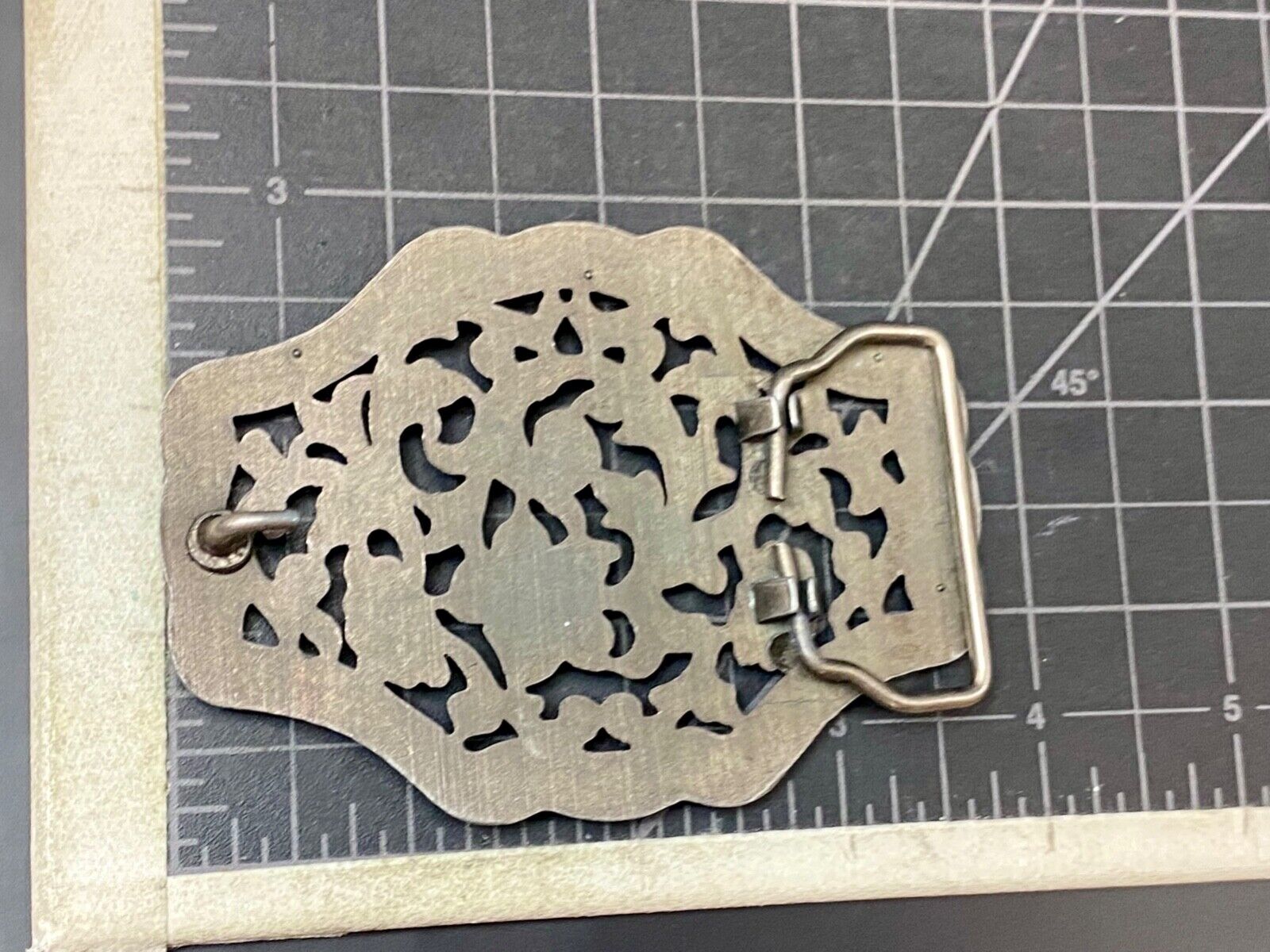 Beautiful Silver Tone see though flower pattern western belt buckle rope boarder