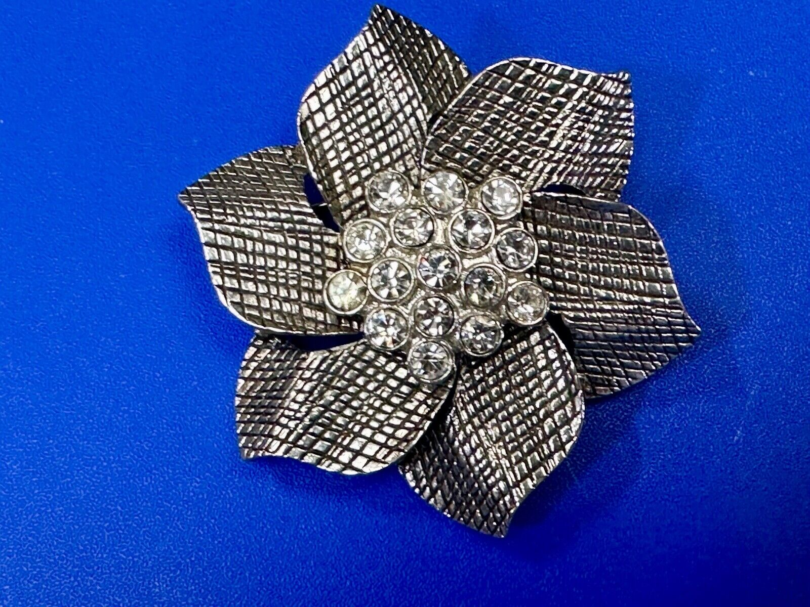 Adorable Figural BOW Premere Designs PD signed vintage brooch pin