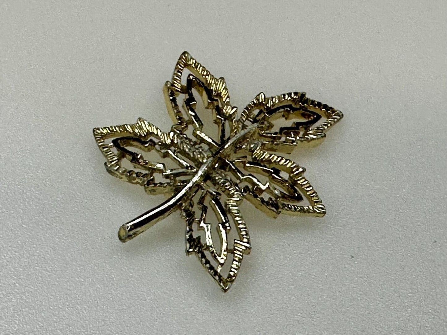 Artistic Maple Leaf Openwork Vintage Gold Tone Brooch Pin Signed by Gerrys