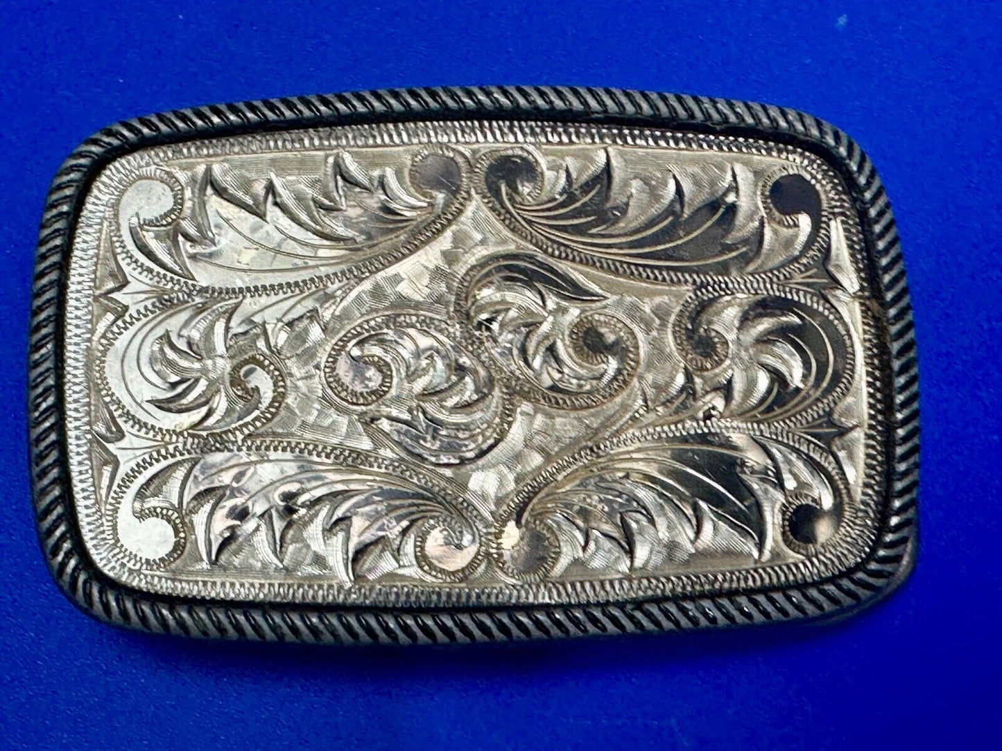 Vintage flower theme etched oval western belt buckle W/ rope border