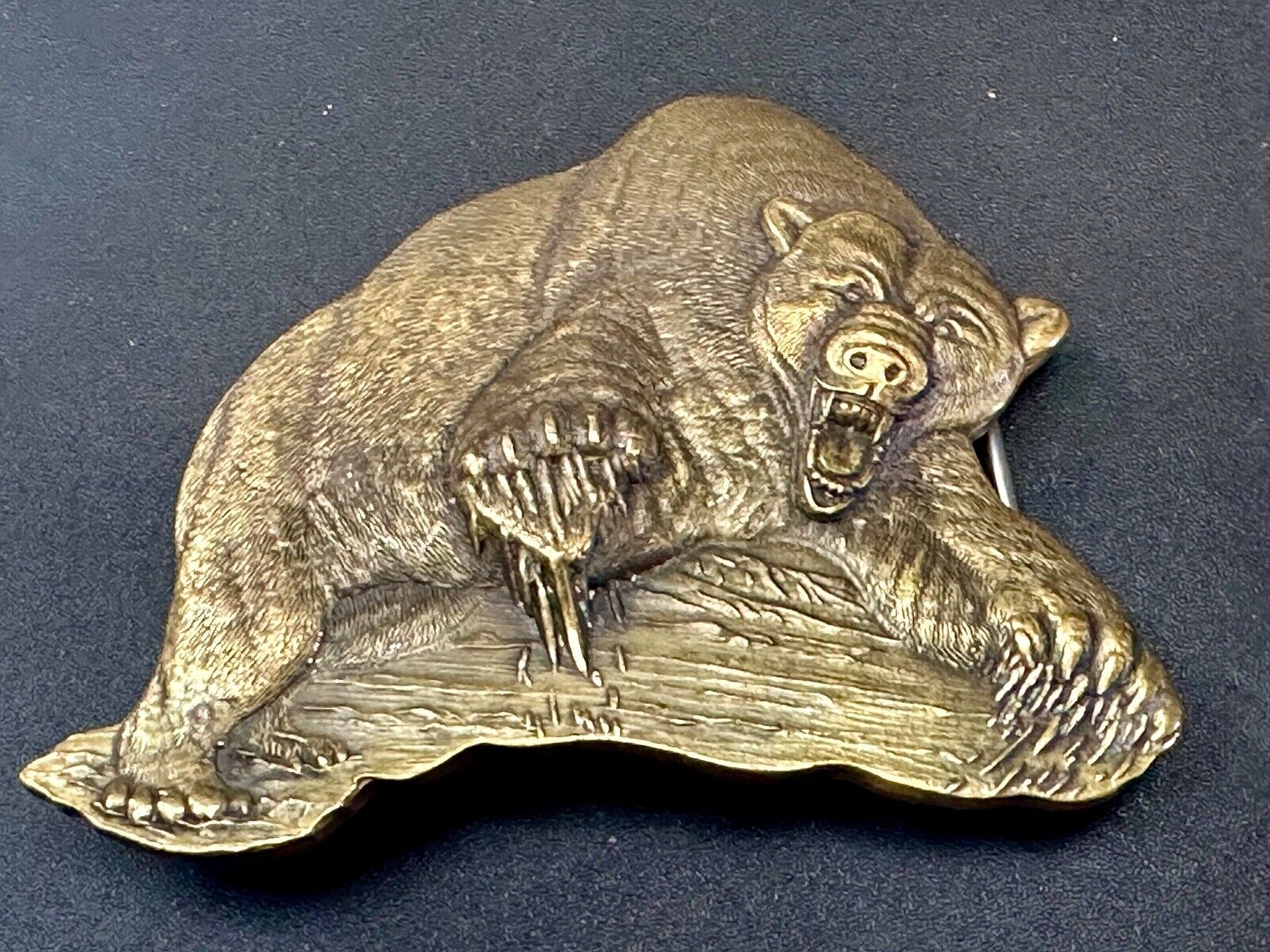 Attacking Grizzly BEAR - Paw reaching out 3D figural belt buckle