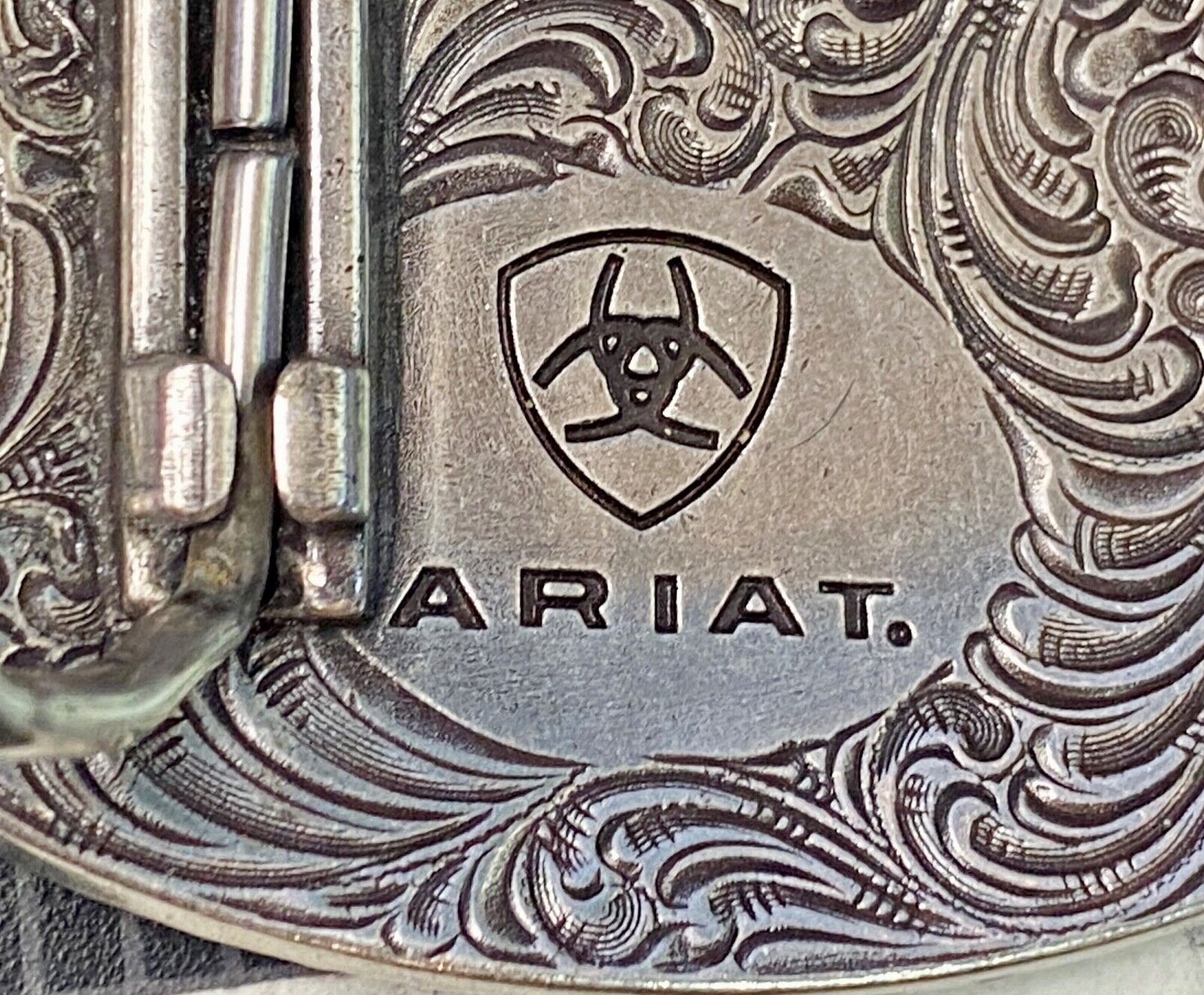 Ariat Western Oval Silver Tone Belt Buckle With Filigree Shield & Berry Edge