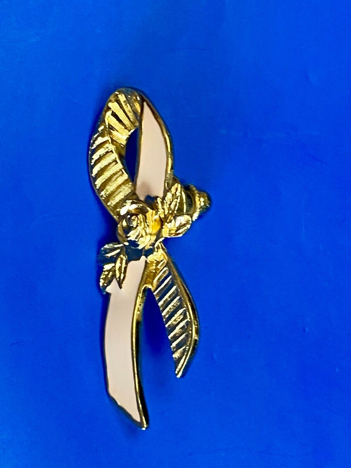 Avon Breast Cancer Awareness Lapel Pin Pink Tie  Ribbon Flower Roses Brooch Pin