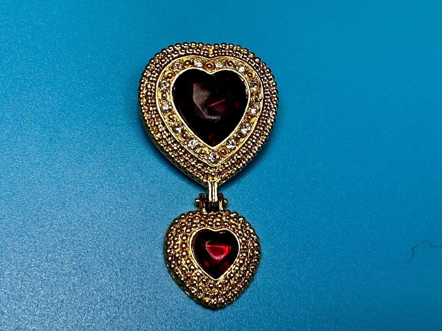 Victoria's Secret Double Heart Dangle Charm Red Ruby Large Gold Tone Brooch Pin