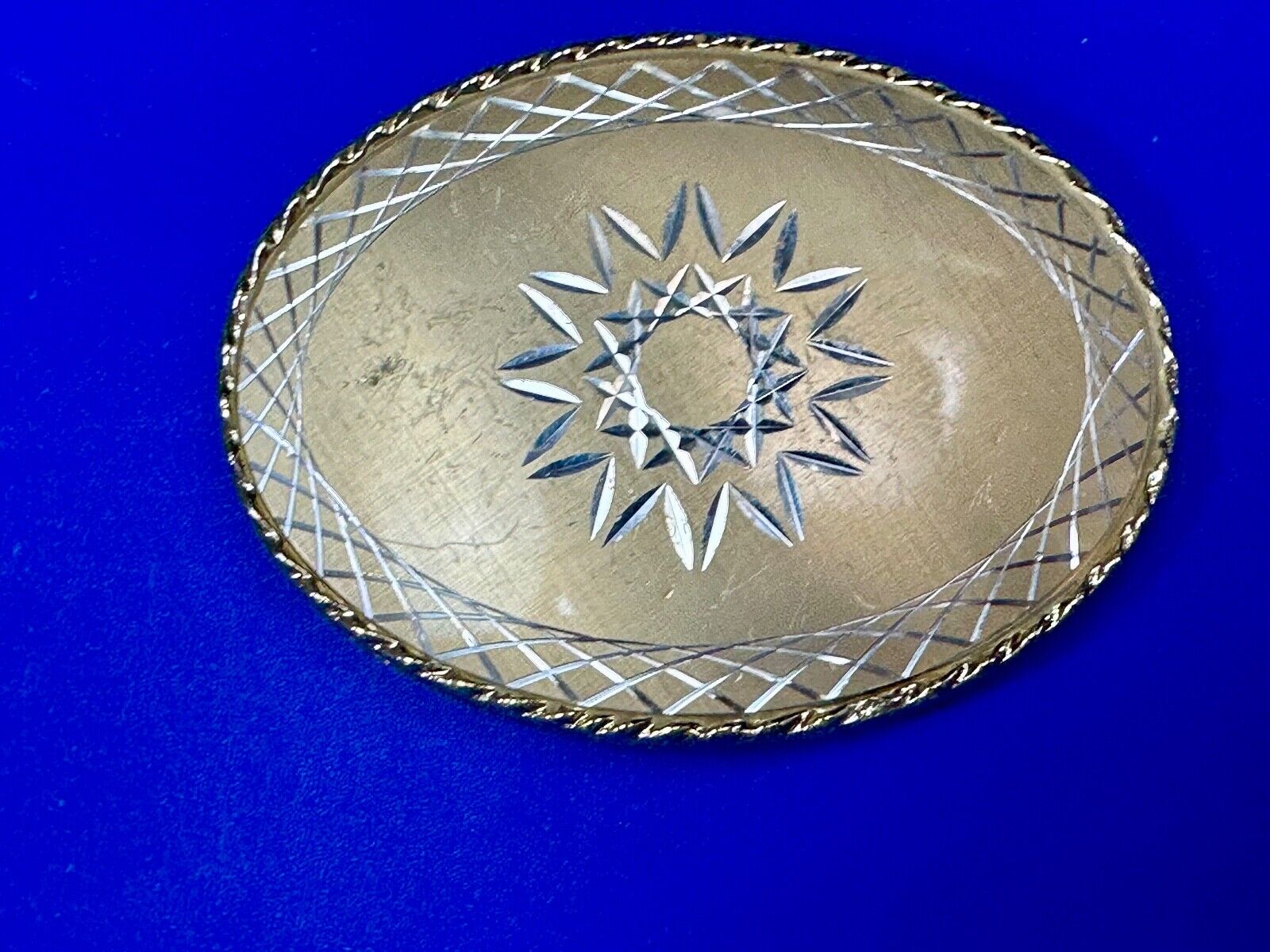 vintage etched starburst pattern gold tone belt buckle marked W