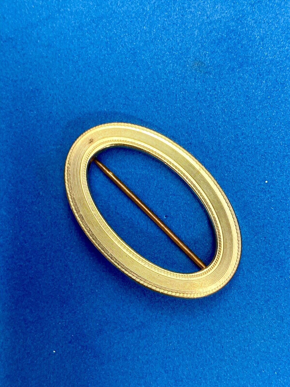 Antique Art Nouveau E. Ira Richards and Co.  Oval Brooch Pin by E.IRA & CO.