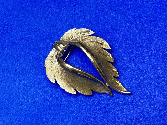 Vintage LEAF shaped silver tone JJ Jonette Brooch pin