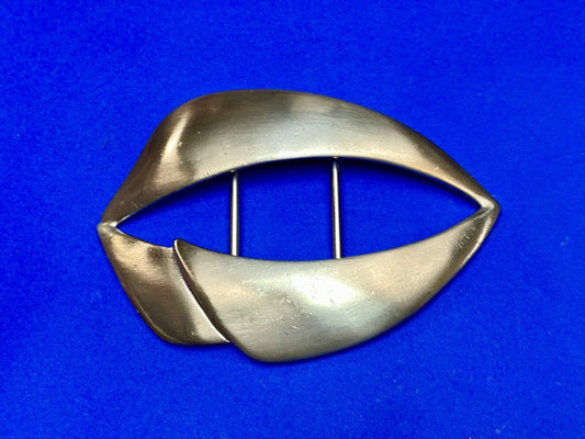 Vintage Ginnie Johansen silver color wave pattern belt scarf slide buckle clip
