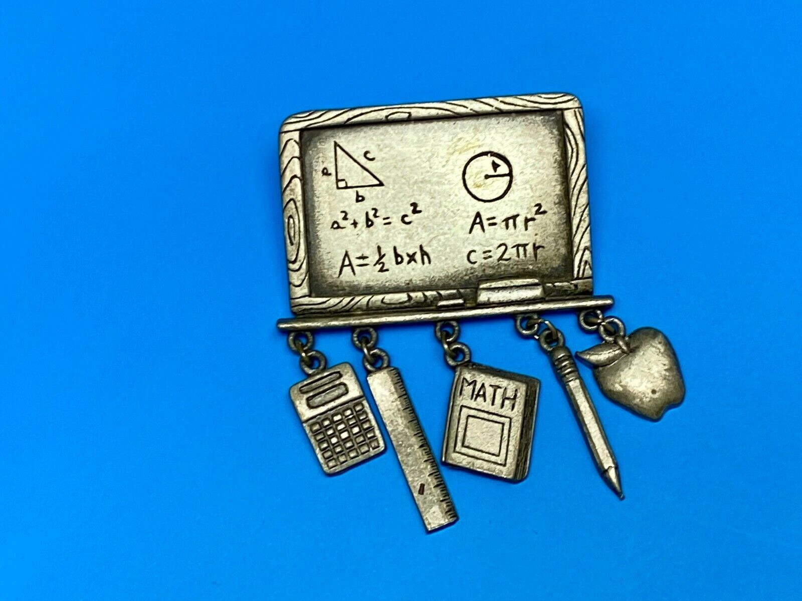 VINTAGE *J.J.*PEWTER MATH TEACHER CHALKBOARD BROOCH PIN W/THEMED FIGURAL DANGLES