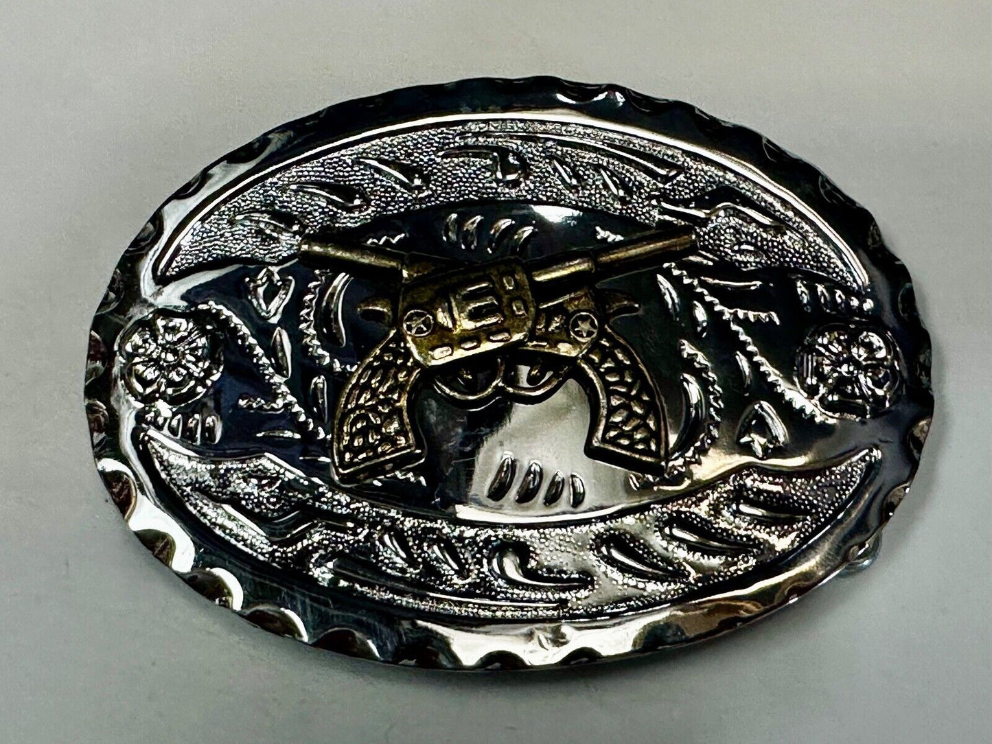 Two Gun Revolver Pistol Western Silver Tone Oval Vintage Cowboys Belt Buckle
