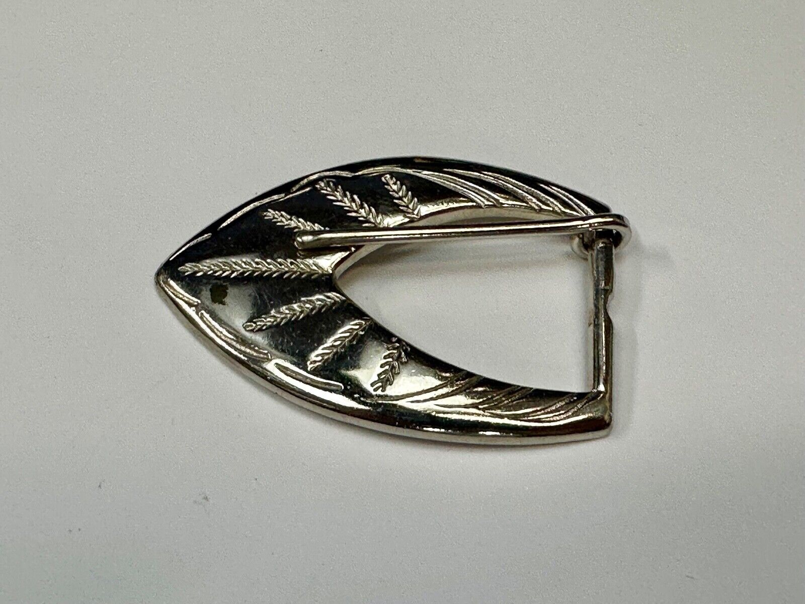 Vintage gold tone pointed Triangle Leaf theme replacement belt buckle