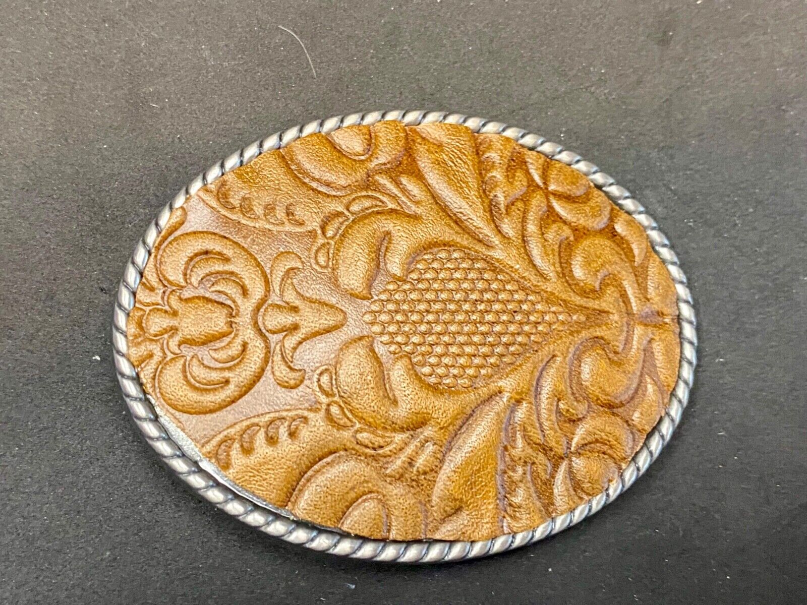 Vintage Ivan Western Brown Leather Theme Wallpaper Pattern Oval Belt Buckle