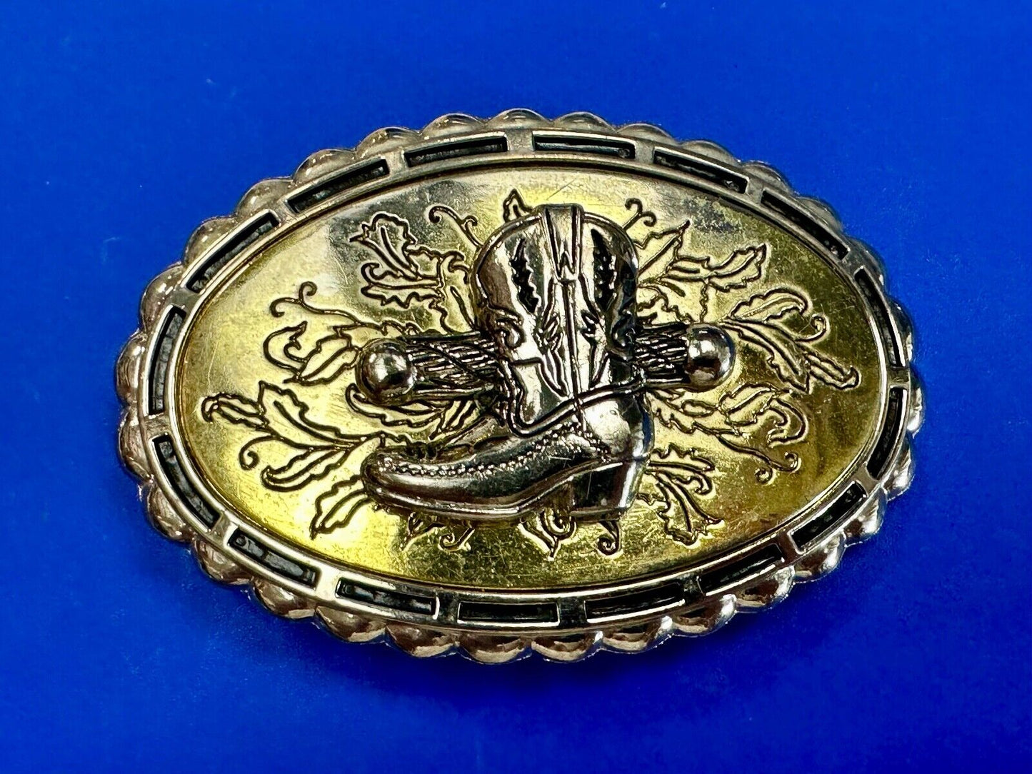Unique! Cowboy boot and Fence Log - ornate western oval belt buckle