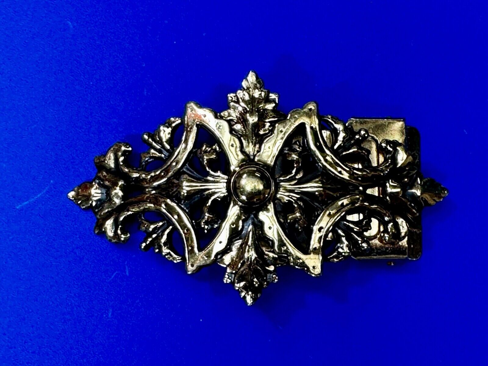Victorian Style Filigree with Large Gold Tone Leaves Vintage Belt Buckle