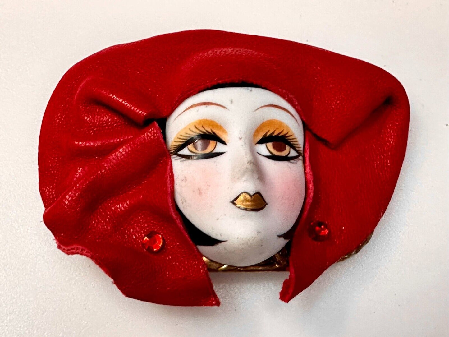 Unique Porcelain? Doll Face in Red Flapper Vintage Women's Belt Buckle