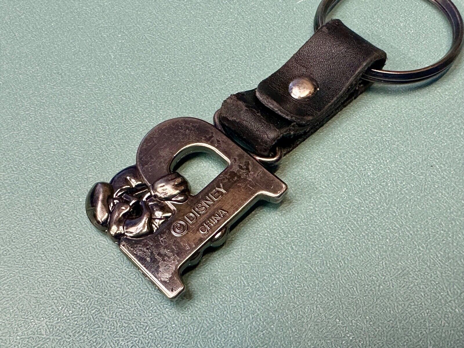 VINTAGE LETTER INITIAL P or B MICKEY MOUSE DISNEY KEYCHAIN LEATHER FOB