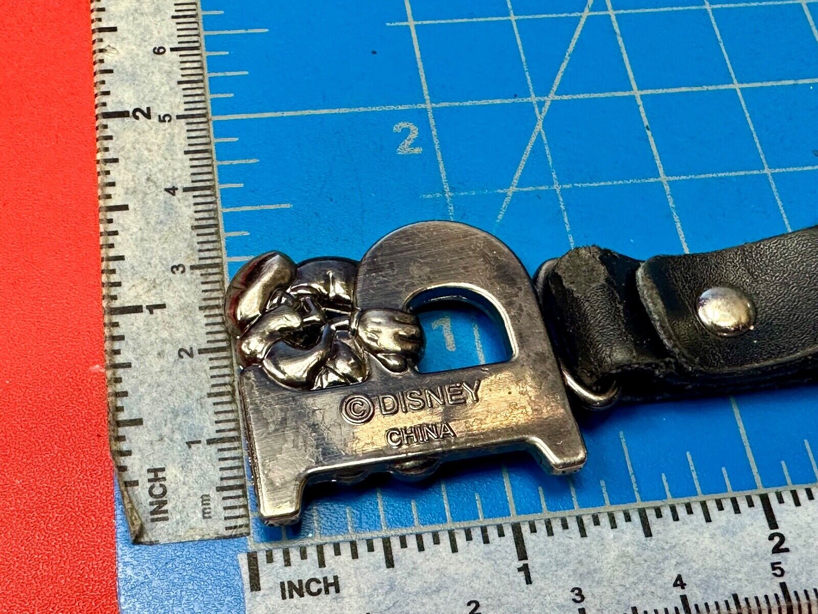 VINTAGE LETTER INITIAL P or B MICKEY MOUSE DISNEY KEYCHAIN LEATHER FOB