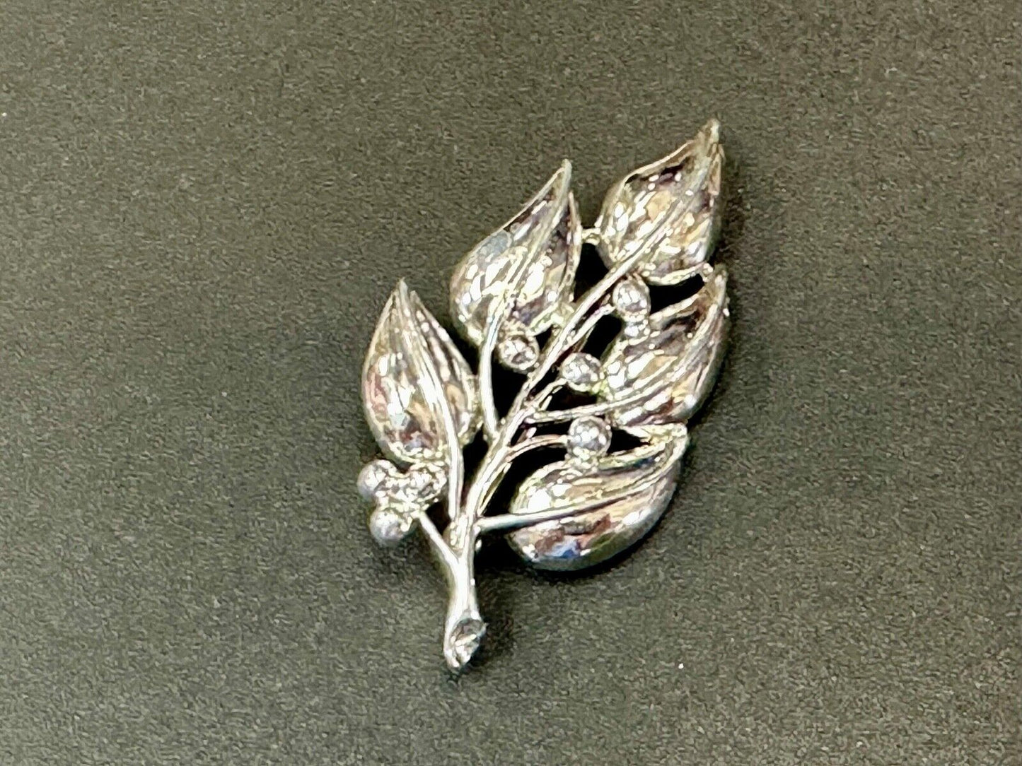 5 Leaf Stem Twig vintage Sarah Coventry signed silver tone brooch pin