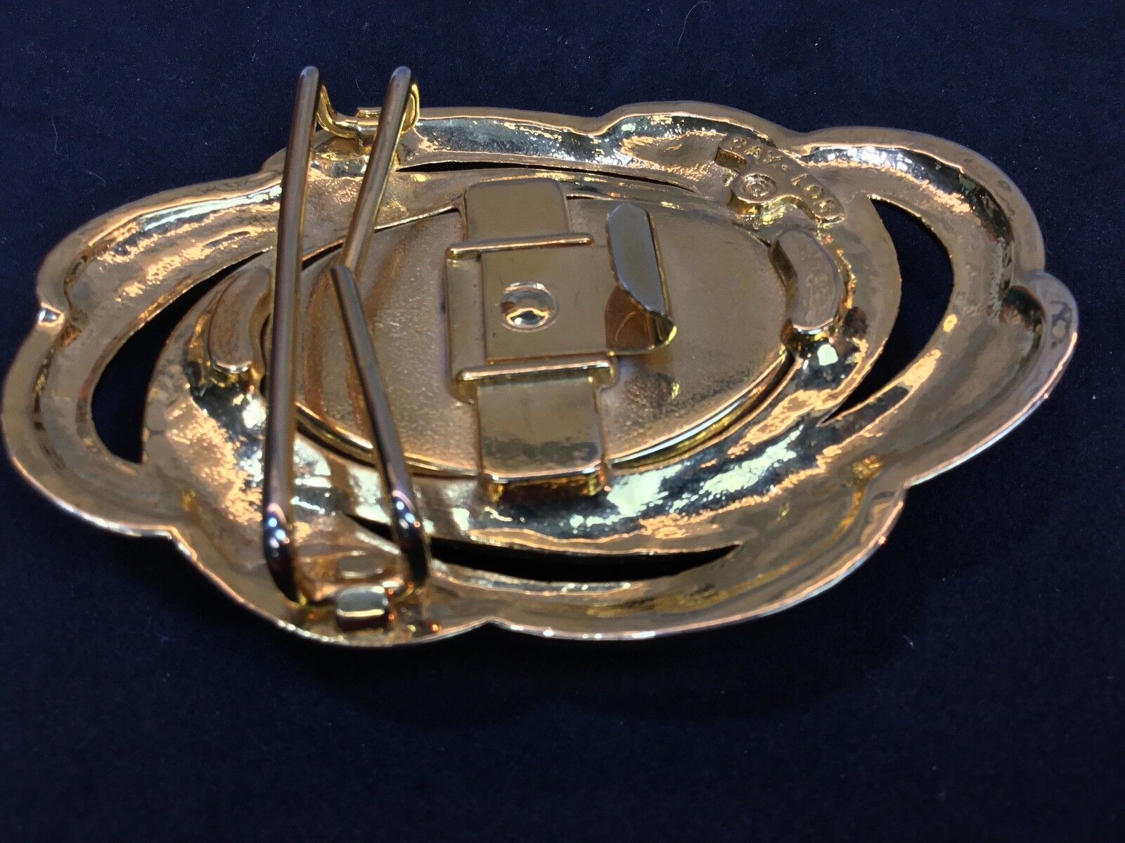 Vintage day-lor gold tone HUGe Rhinestone? Glass?  scarf clip belt buckle 