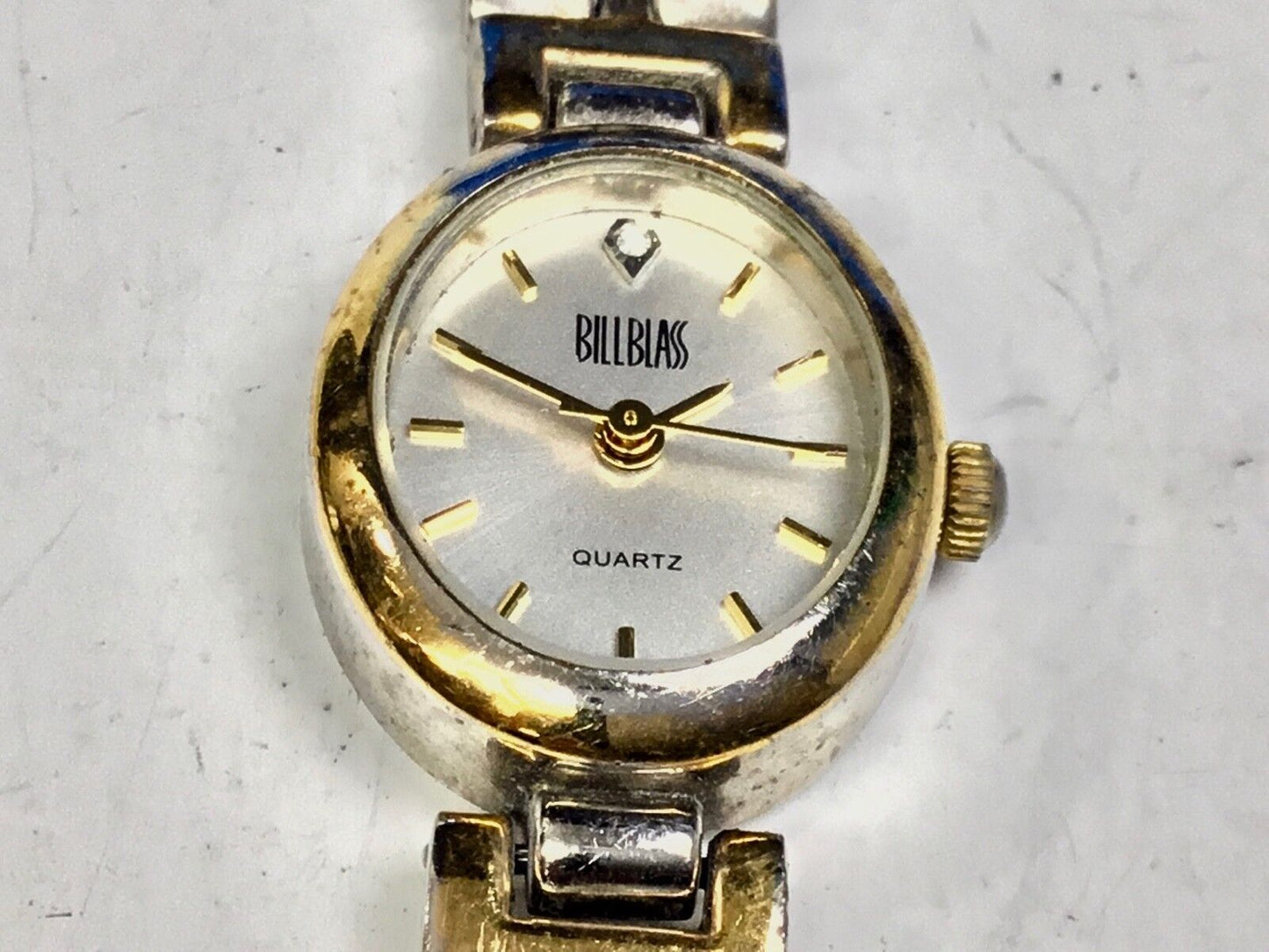  Bill Blass Gold / Silver tone Women's Oval Dress  Watch BS2050 Working well!  