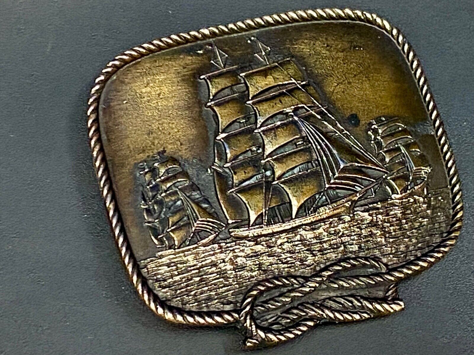 Beautiful 787 three sailboats with ornate ope boarder brass tone? belt buckle