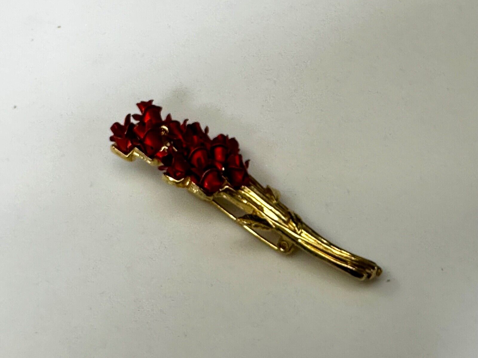 Valentines Day Gift? Red Roses Bouquet Gold Tone Brooch Pin Vintage Signed DM 97