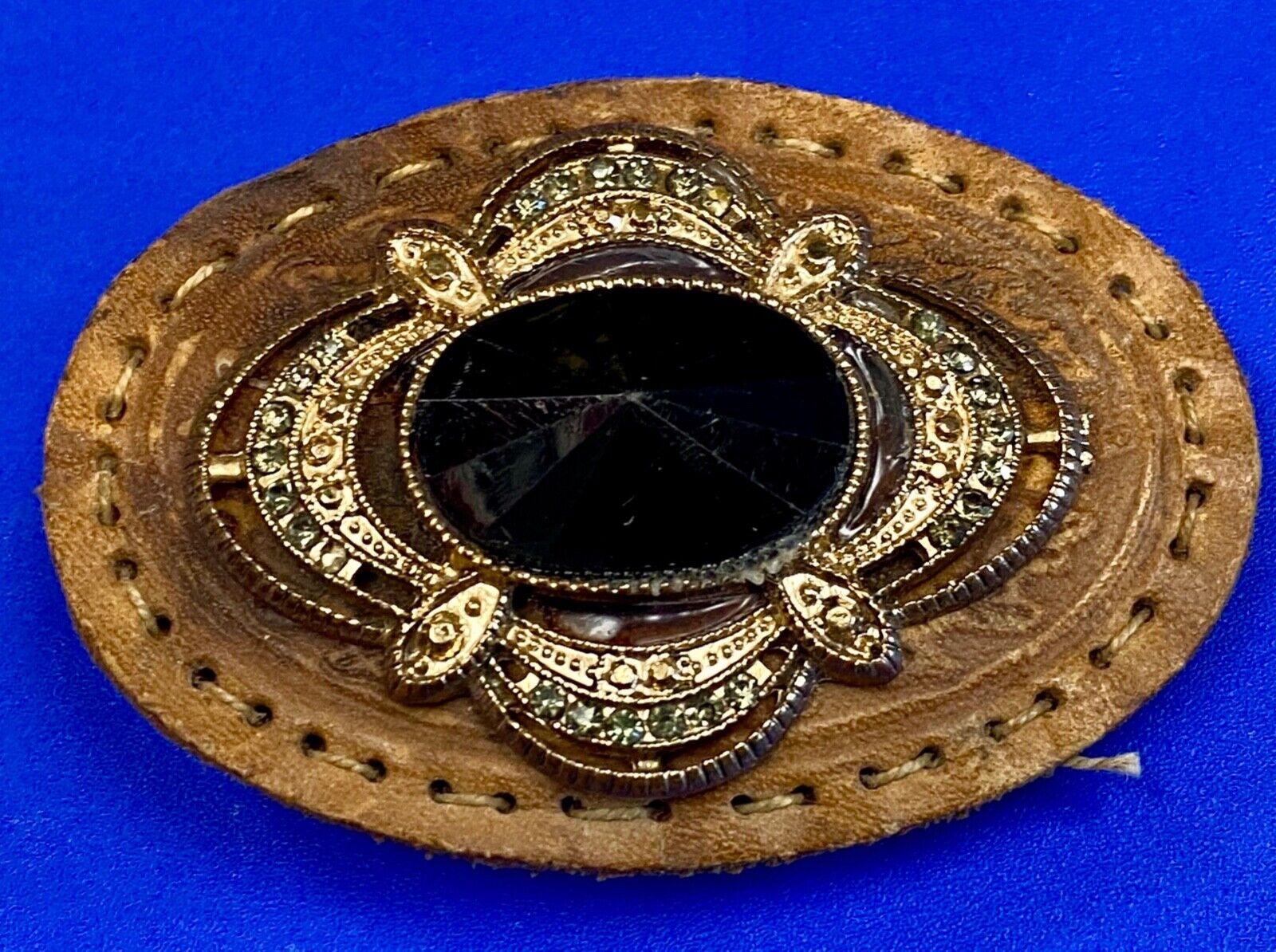 Vintage Leather oval belt buckle with cracked Oval Cab style center belt buckle