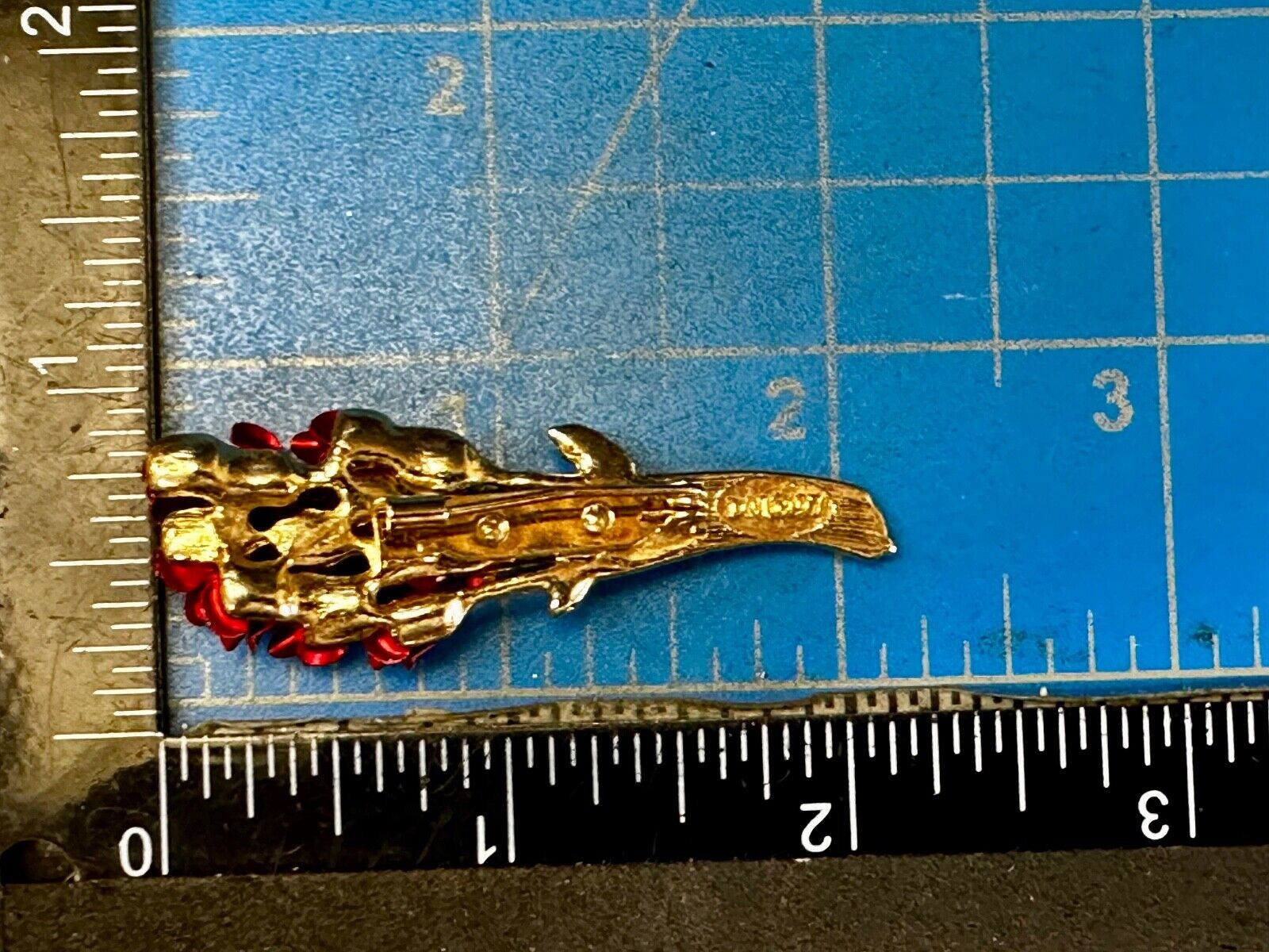 Valentines Day Gift? Red Roses Bouquet Gold Tone Brooch Pin Vintage Signed DM 97