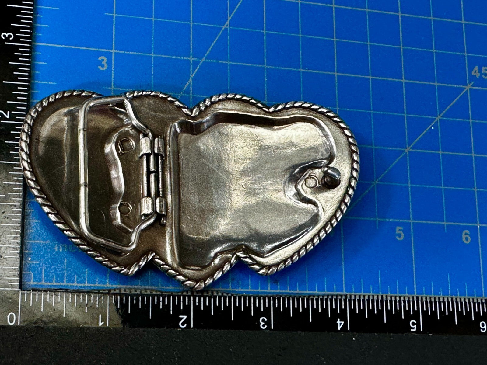Triple Heart Shaped Flower Swirl Pattern with Rhinestone Border Belt Buckle