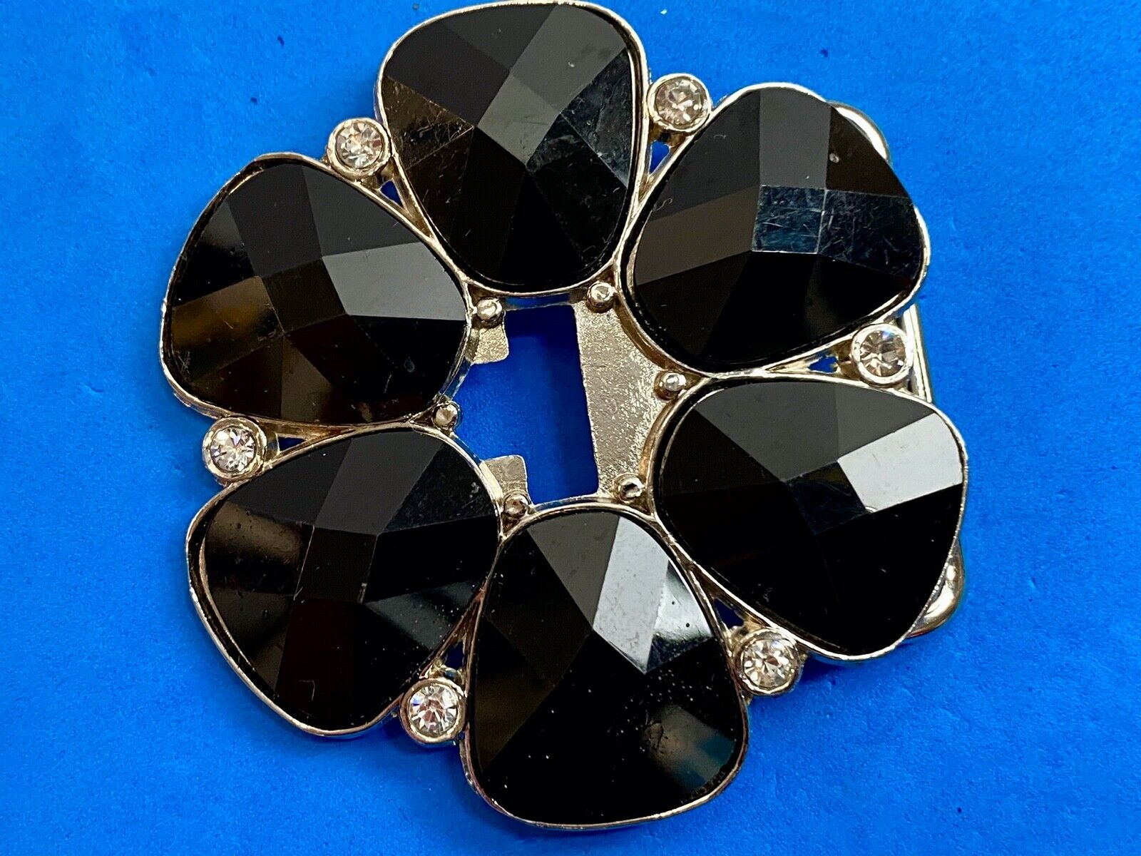 Vintage Cut out Flower shape black faux? stone silver tone belt buckle 
